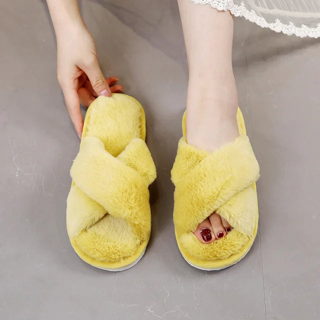 Elara - Cozy Faux Fur Slippers