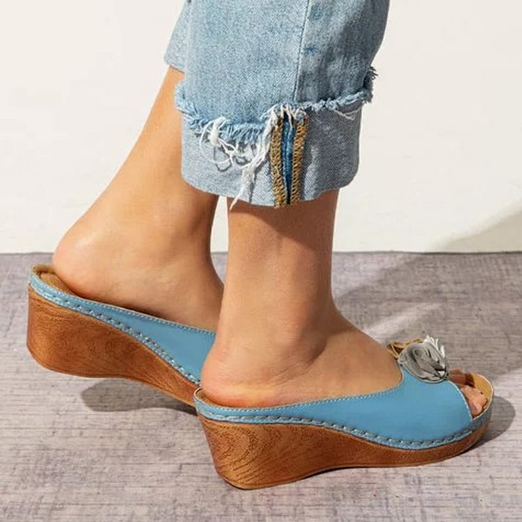 Leni - Solid Floral Strap And Wedge Heels